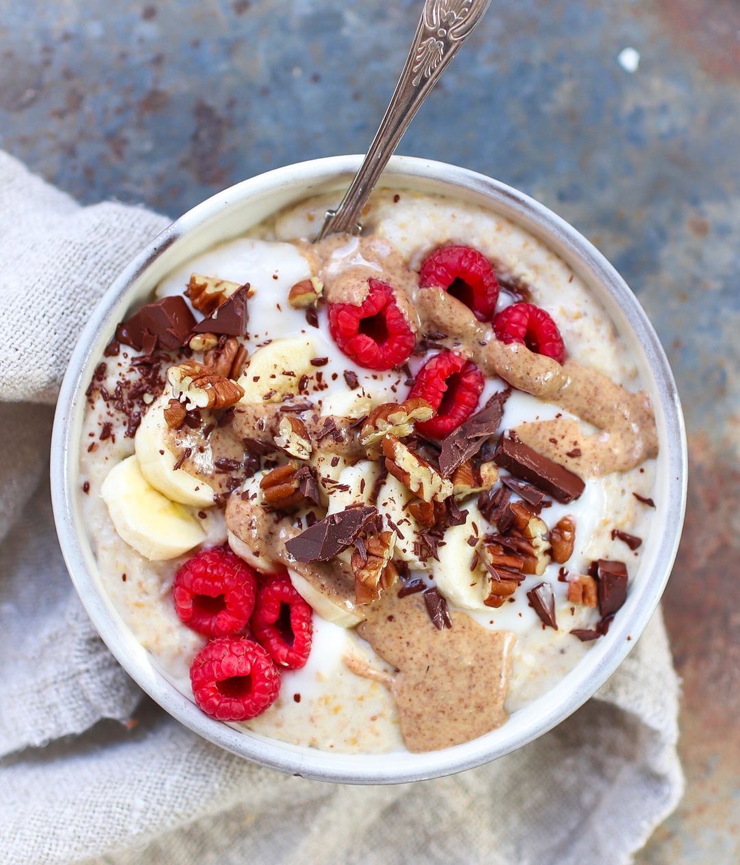 Creamy Almond Yoghurt Oats Porridge
