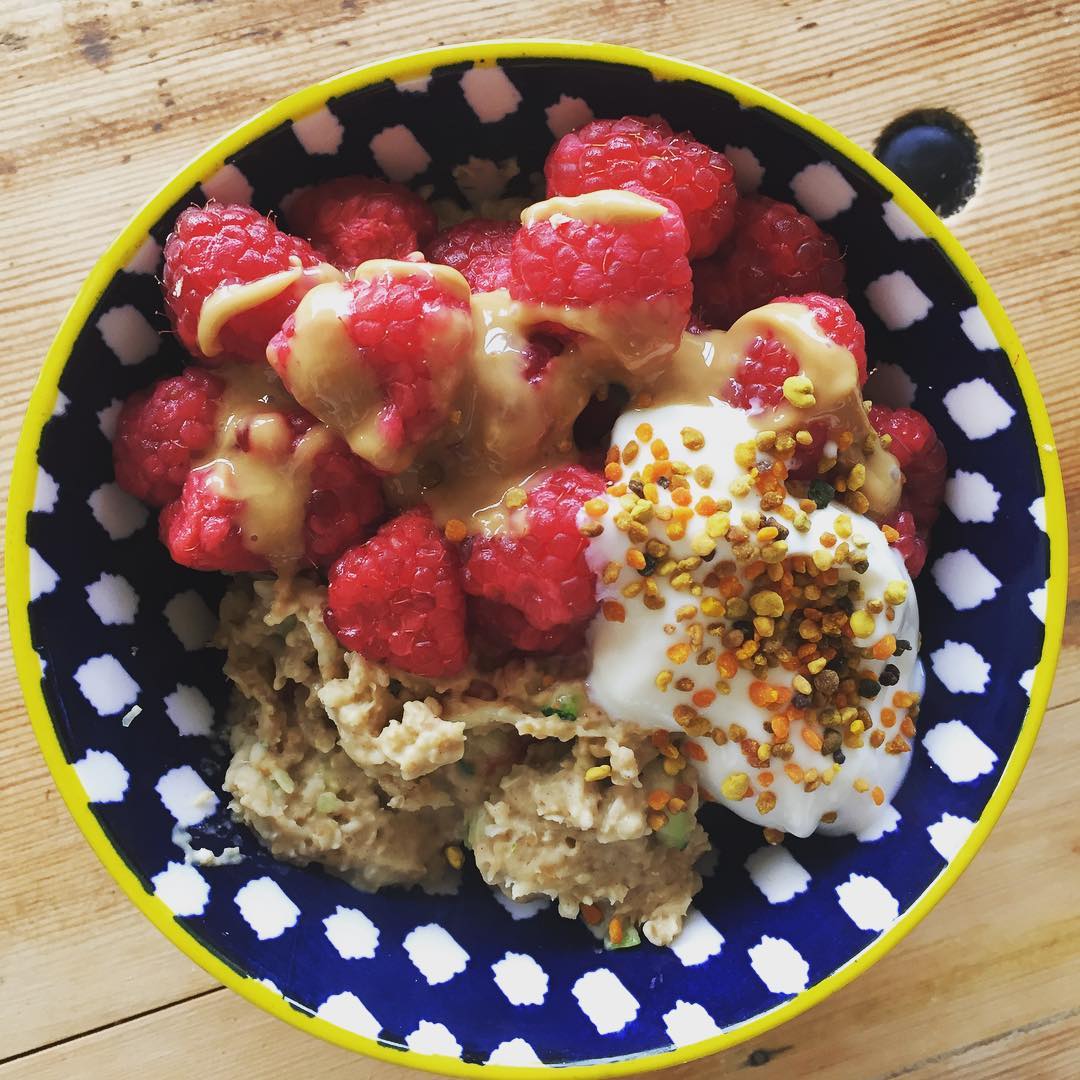 Peanut Butter Zoats Breakfast Bowl