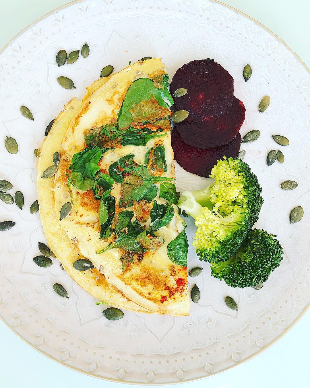 Masala Spinach Omelette with Broccoli and Beetroot