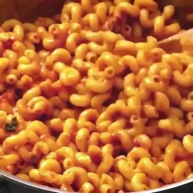 Pasta with Hummus Tomato Sauce