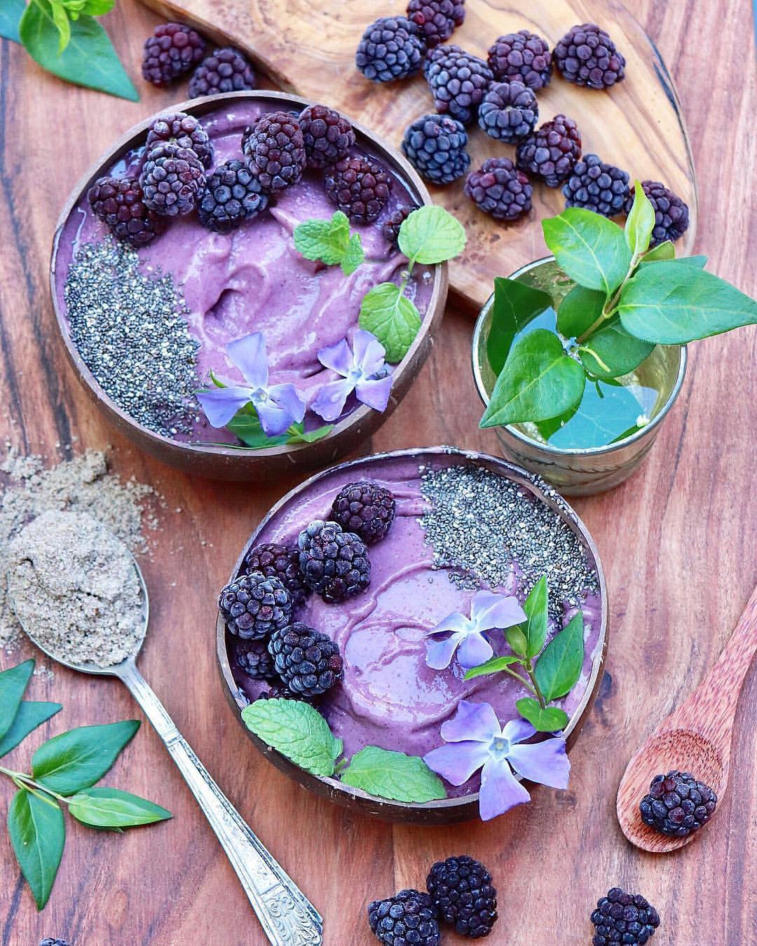 Berry Acai Smoothie Bowl