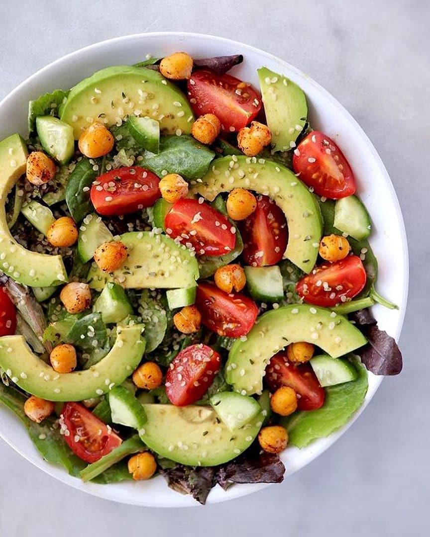 Salad with Avocado and Chickpea