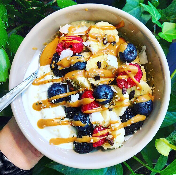 Oatmeal Yogurt Bowl with Fresh Toppings