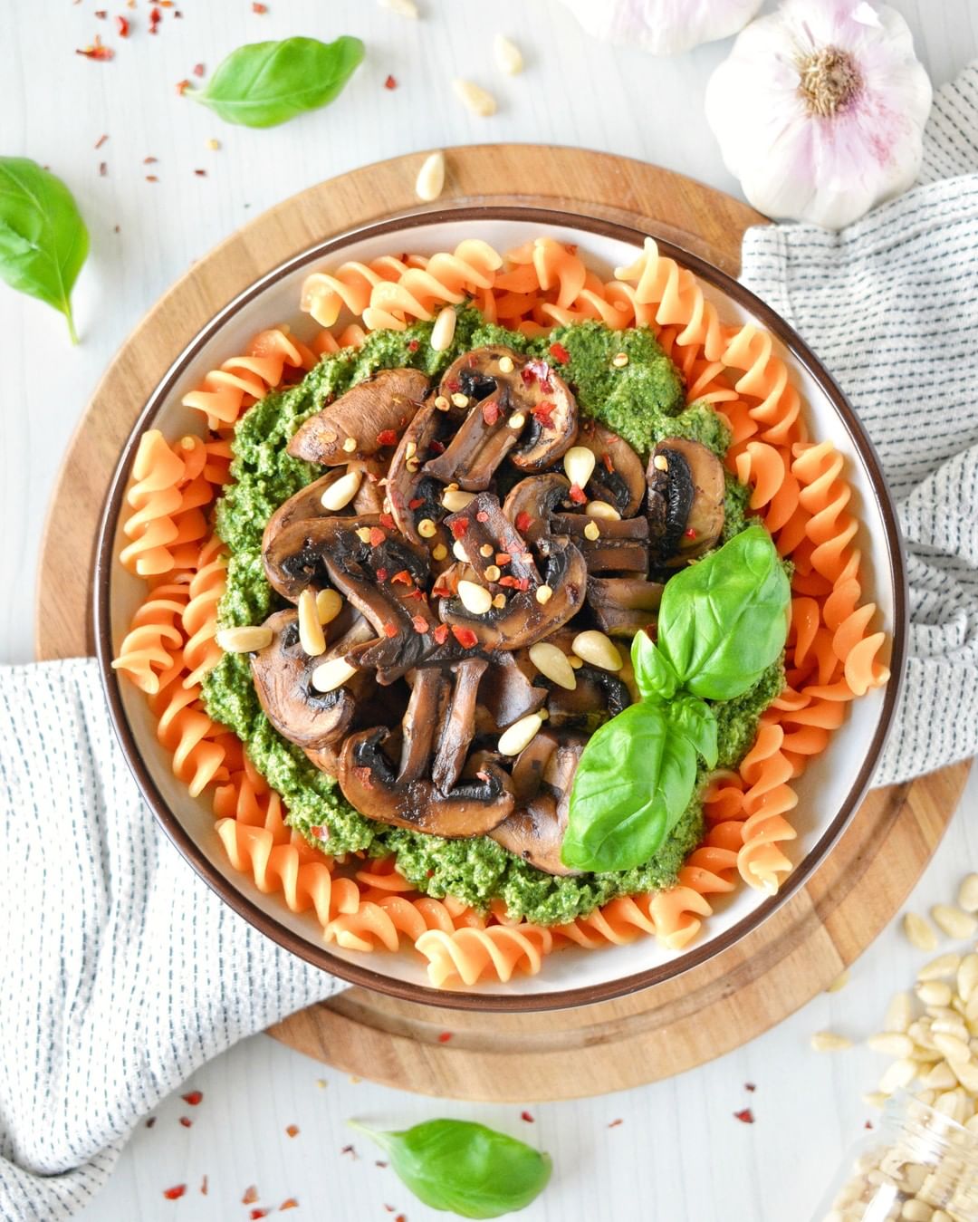 Garlicky Chili Mushrooms⁣