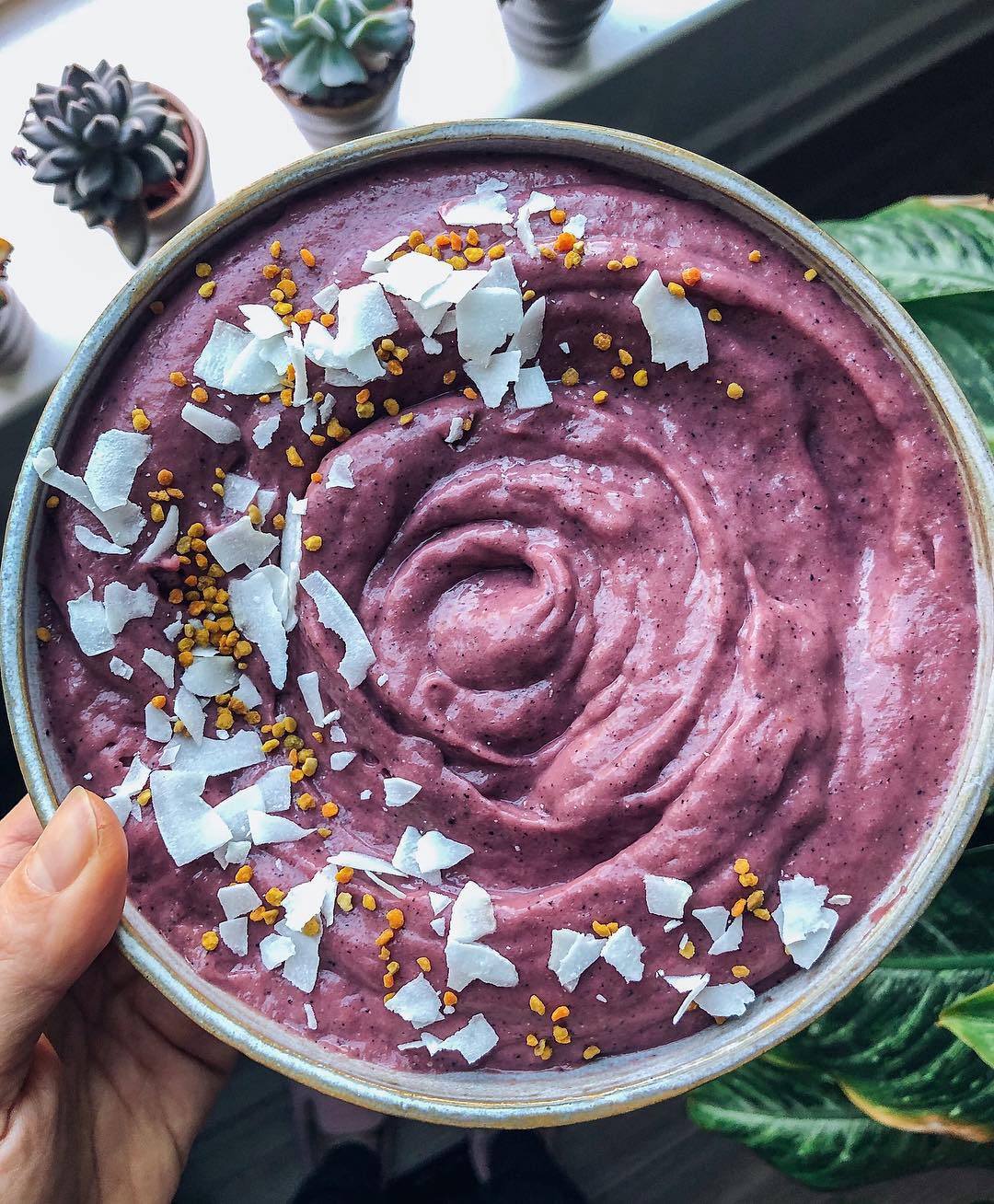 Refreshing Berry Ginger Smoothie Bowl Treat