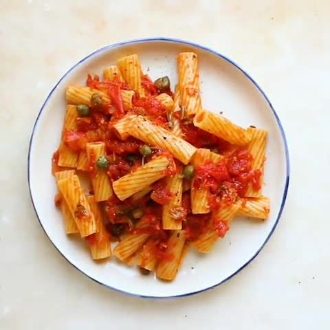 Rigatoni with Saffron Tomato Sauce