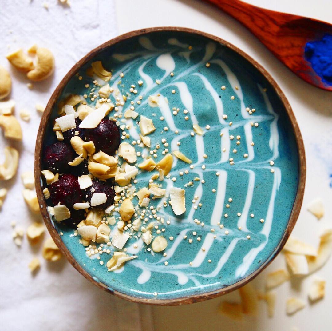 Vegan Spirulina Smoothie Bowl
