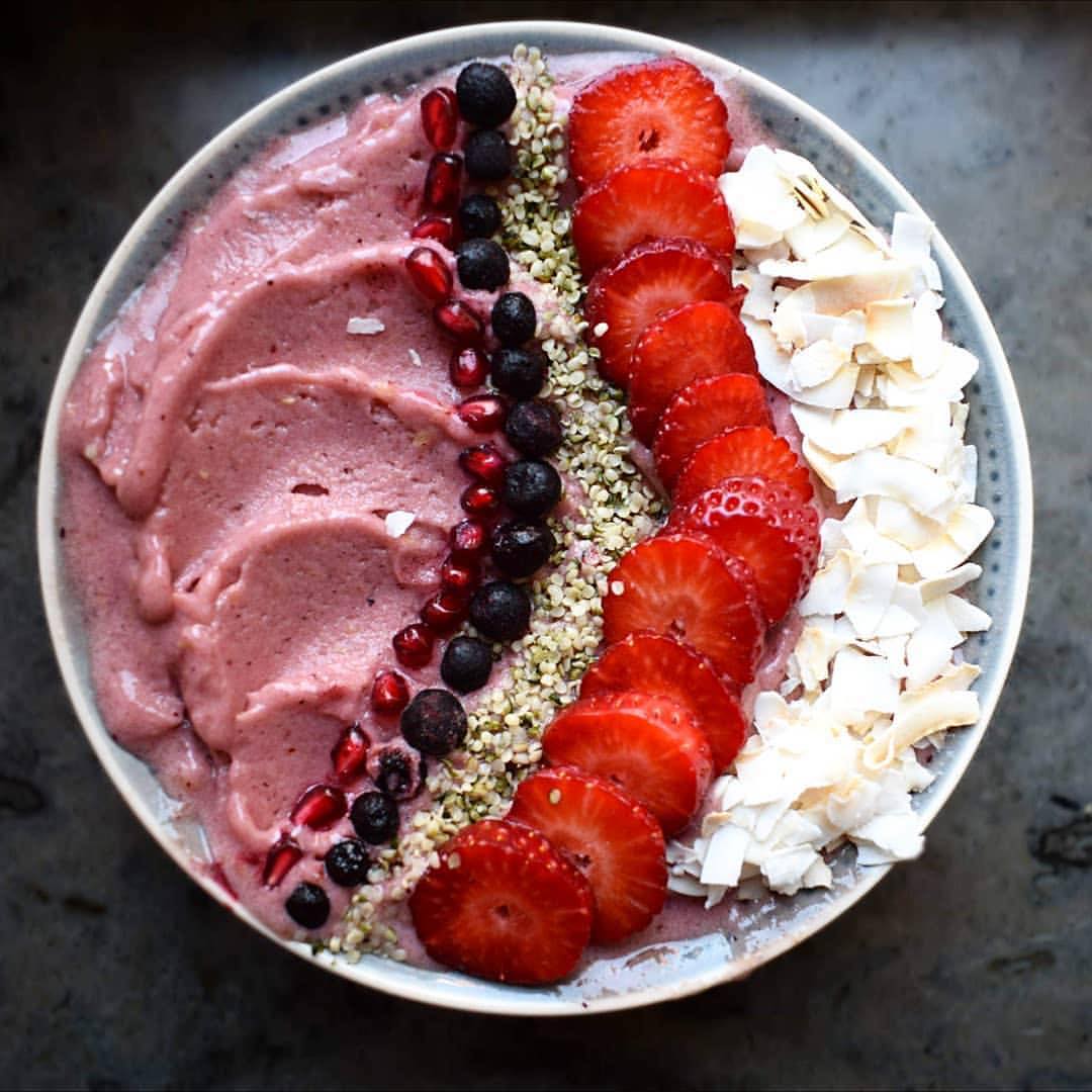Frozen Banana Blueberry Smoothie Bowl