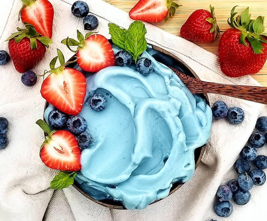 Pineapple and Banana Smoothie Bowl with Blue Spirulina