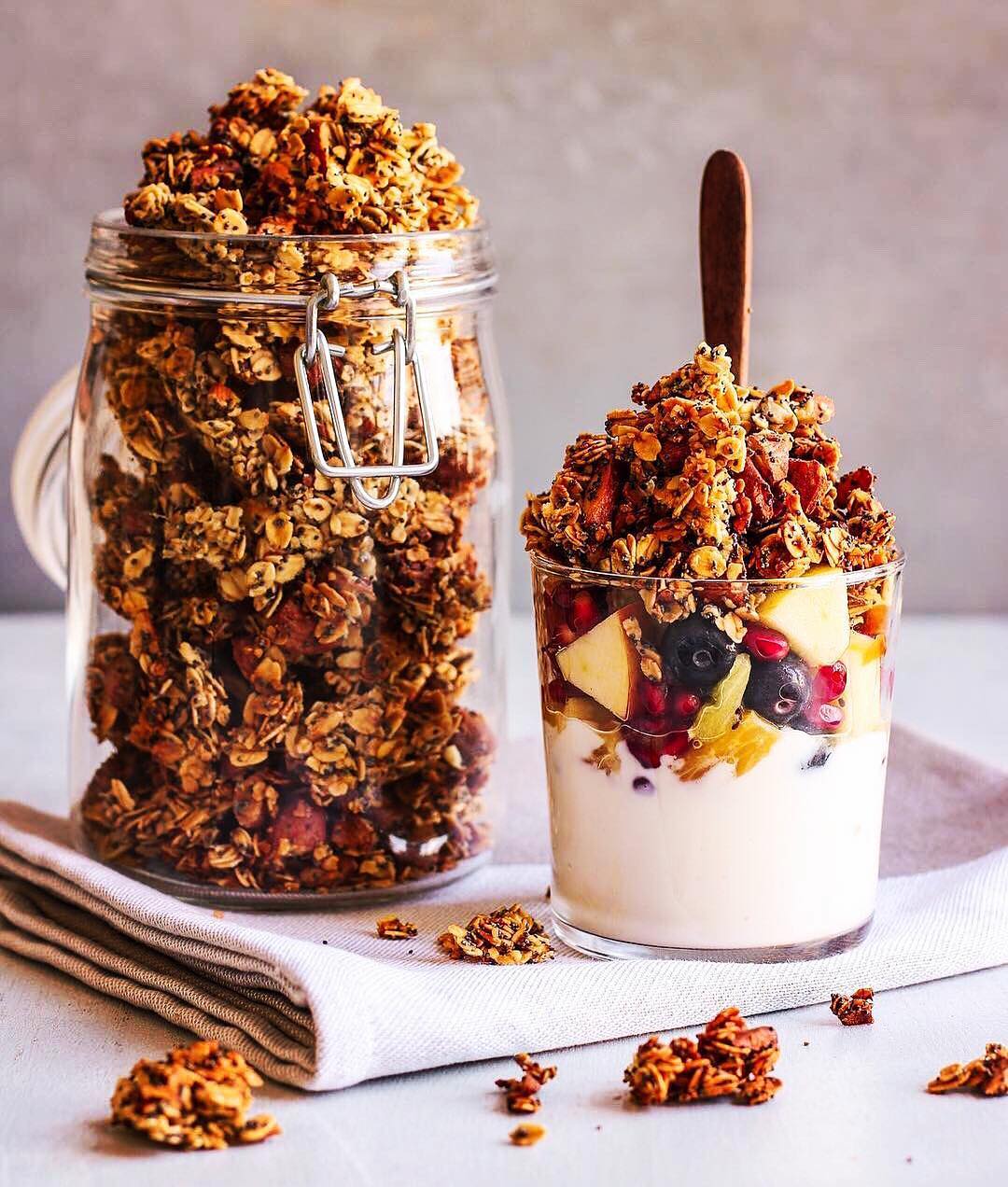 Crunchy Almond and Poppyseed Granola