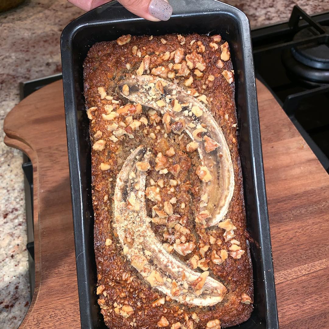 Delicious Homemade Banana Bread with Walnuts and Spices