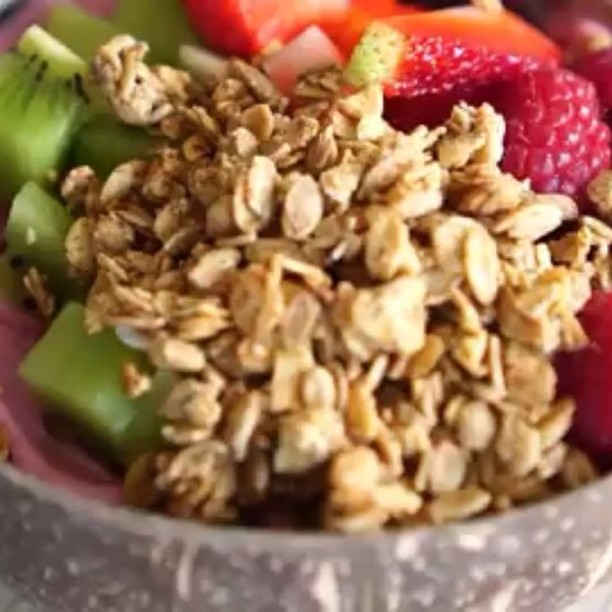 Ultimate Pitaya Smoothie Bowl with Fresh Toppings