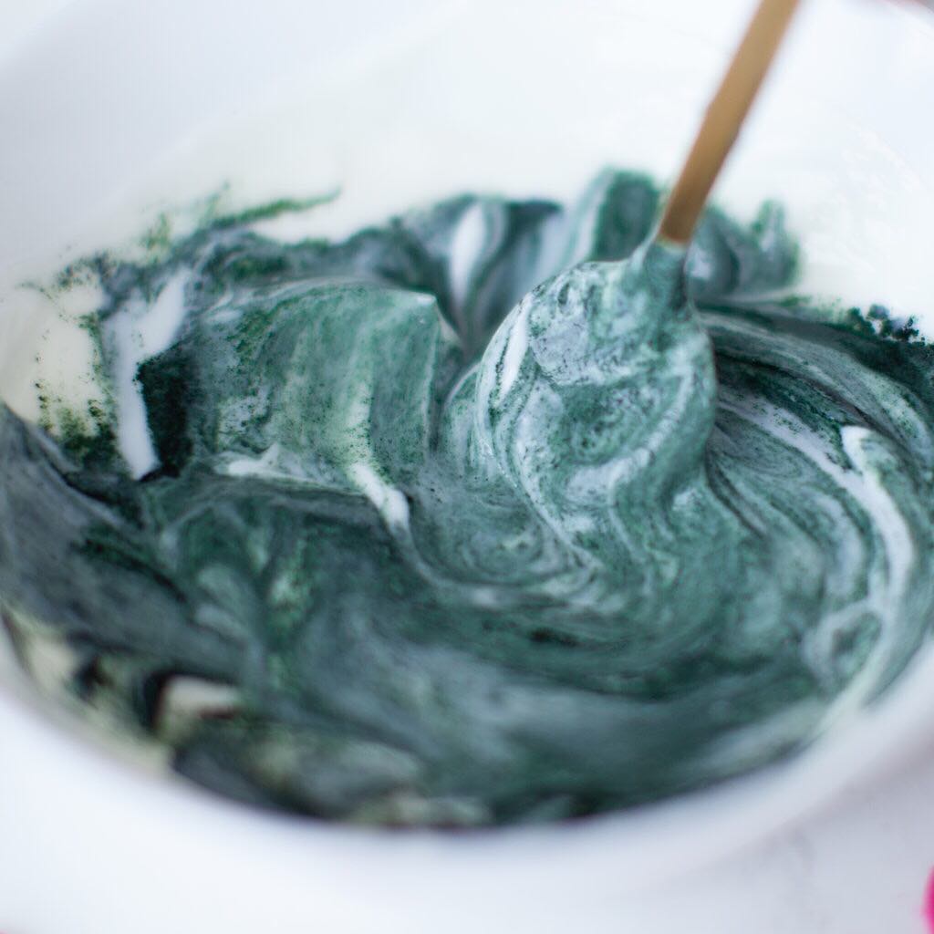 Fresh Spirulina Breakfast Bowl with Yogurt and Berries