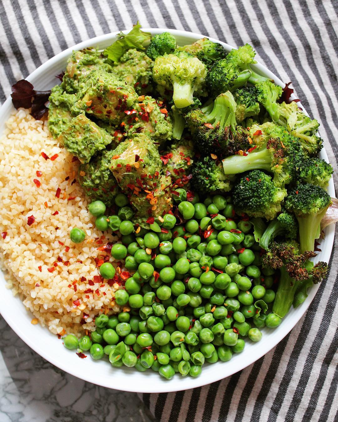 Quick Bulgur Wheat Bowl with Tempeh and Vegetables