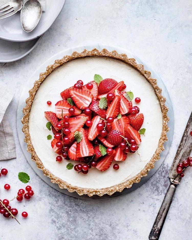 Vegan Strawberry Mascarpone Cheese Tart