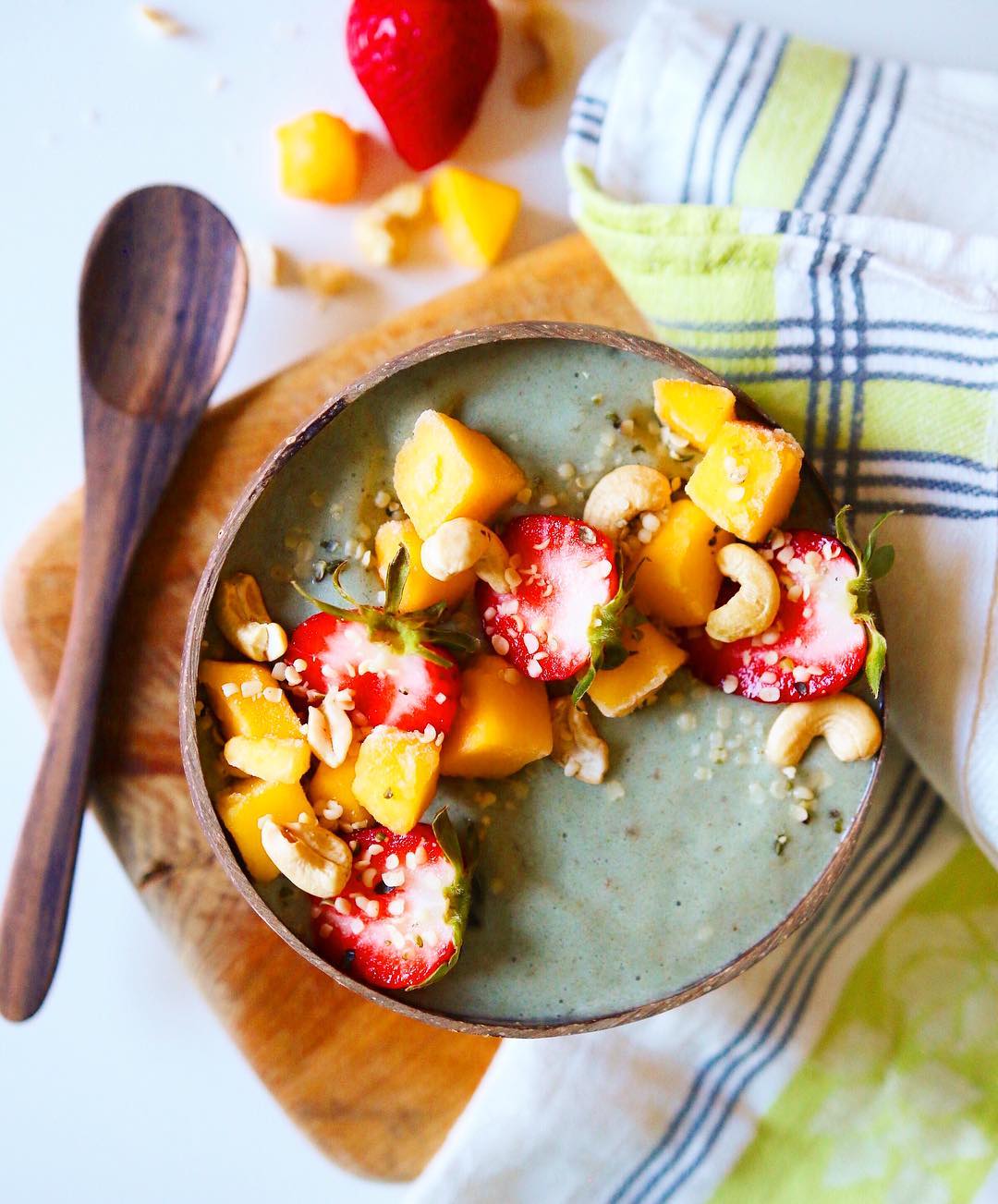 Vegan Moringa Spirulina Smoothie Bowl