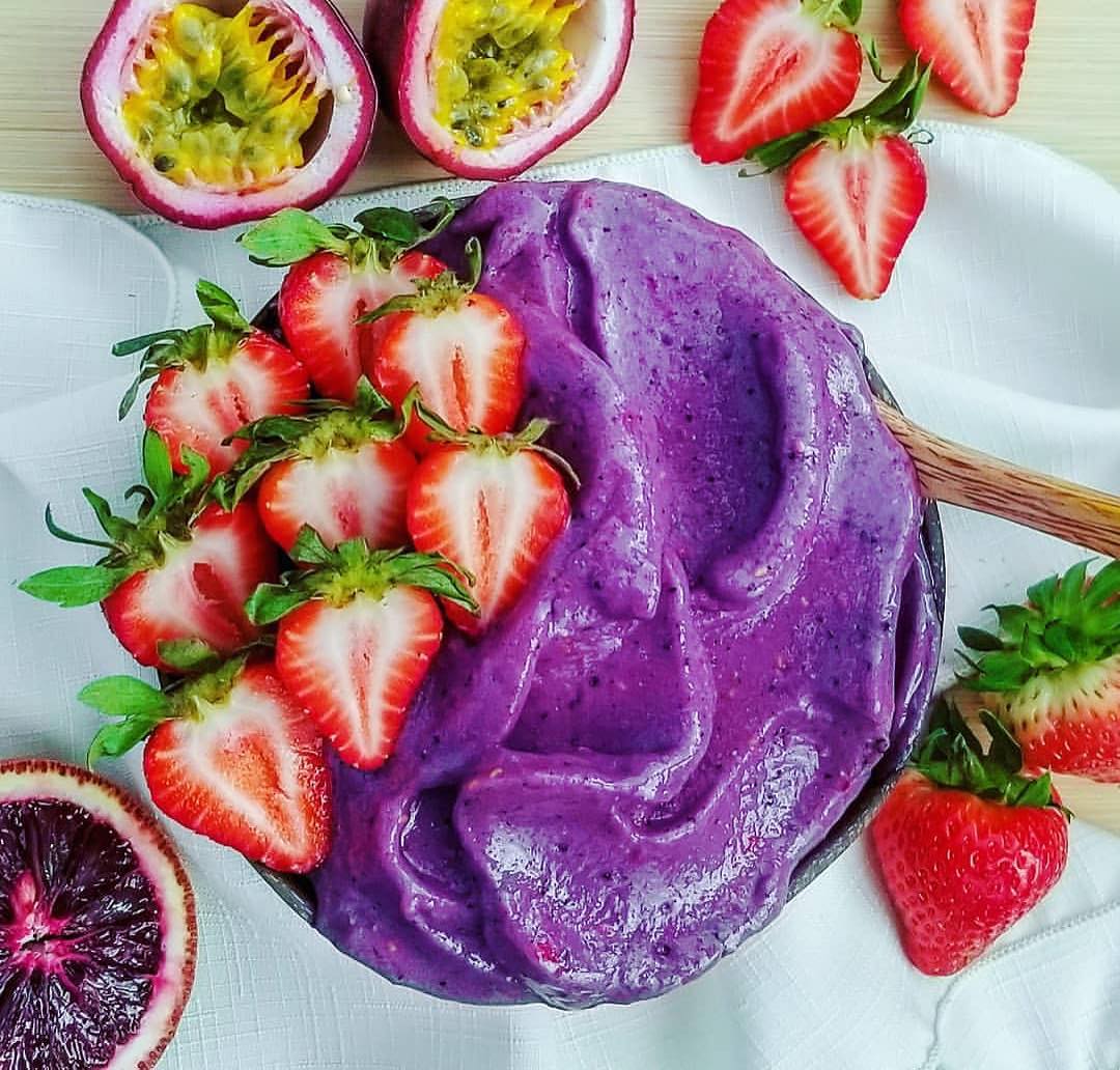 Blue Spirulina Fruit Smoothie Bowl