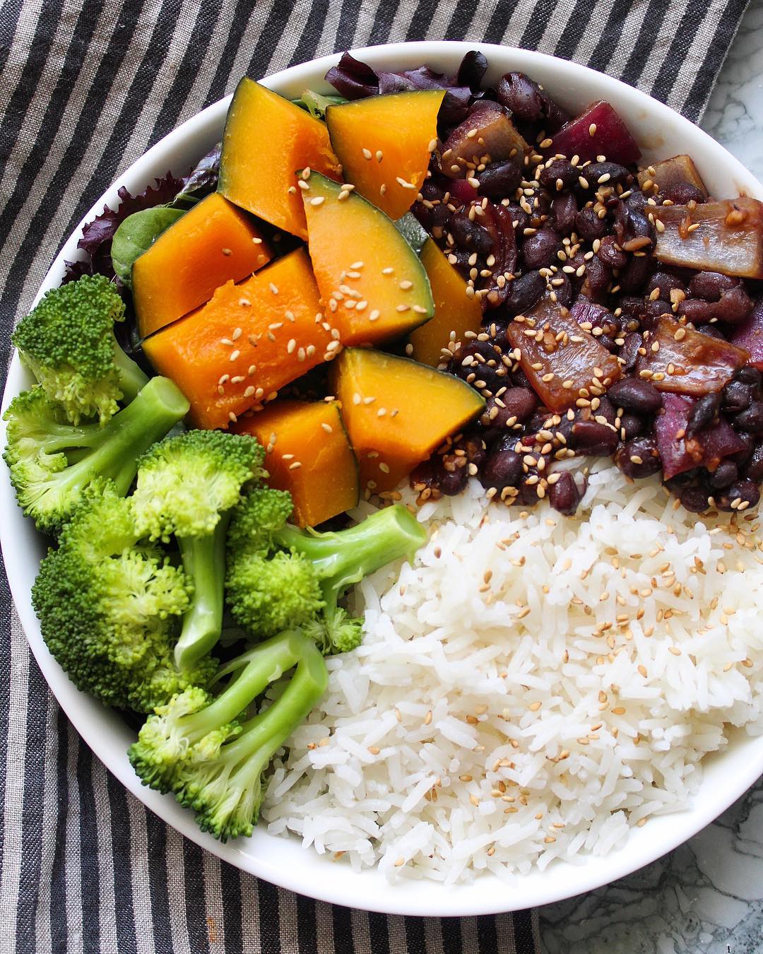 Simple Rice Bowl with Seasoned Beans and Veggies