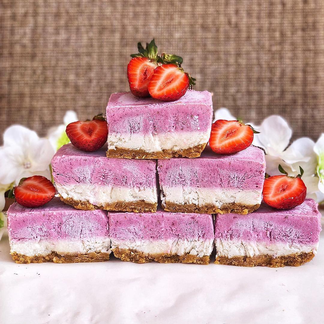 Vegan Strawberry Cheesecake Protein Bomb
