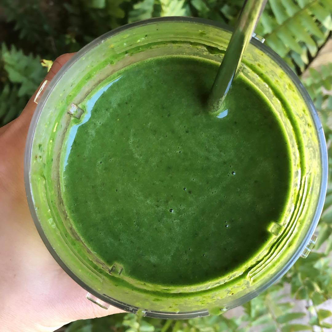 Quick Green Smoothie with Super Greens Mix-In