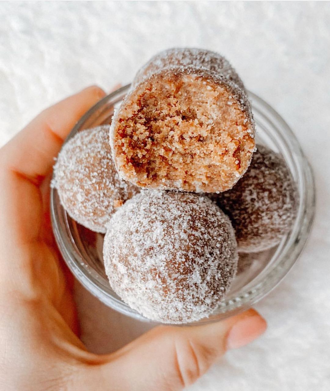 No-Bake Coconut Cinnamon Energy Balls