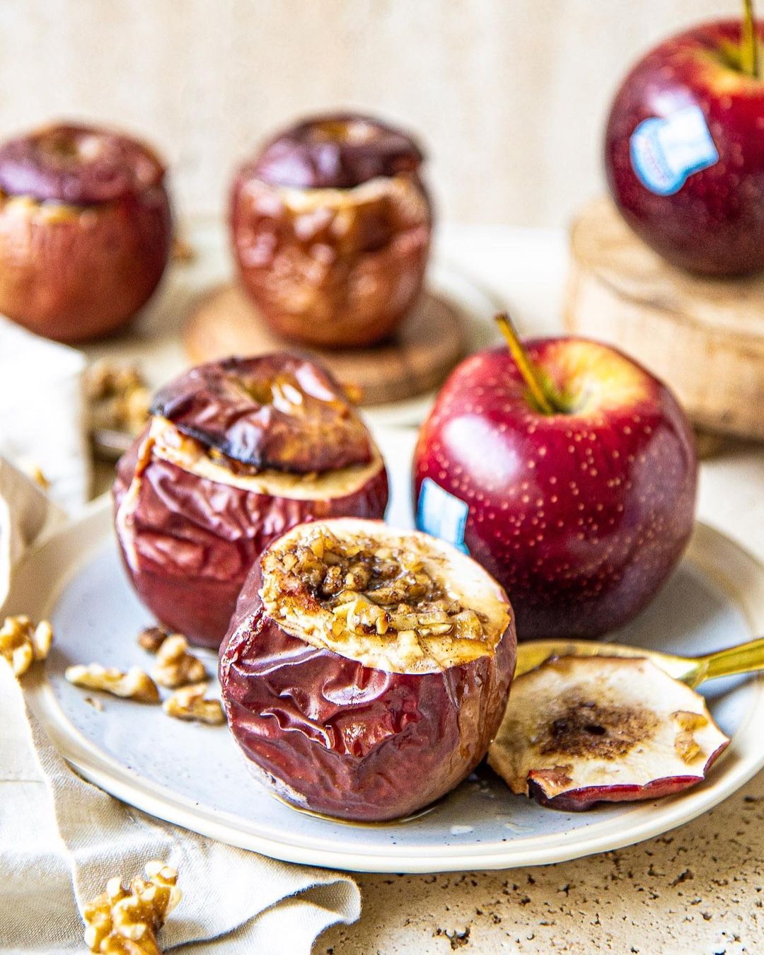 Baked Apples with Walnuts and Cinnamon