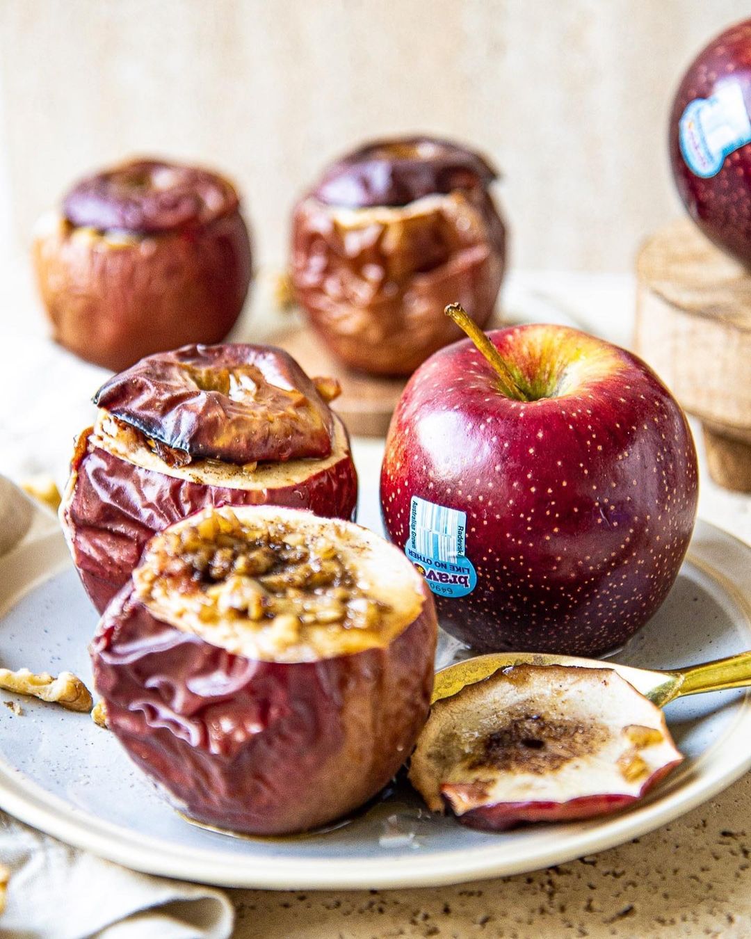 Baked Apples with Walnuts and Cinnamon