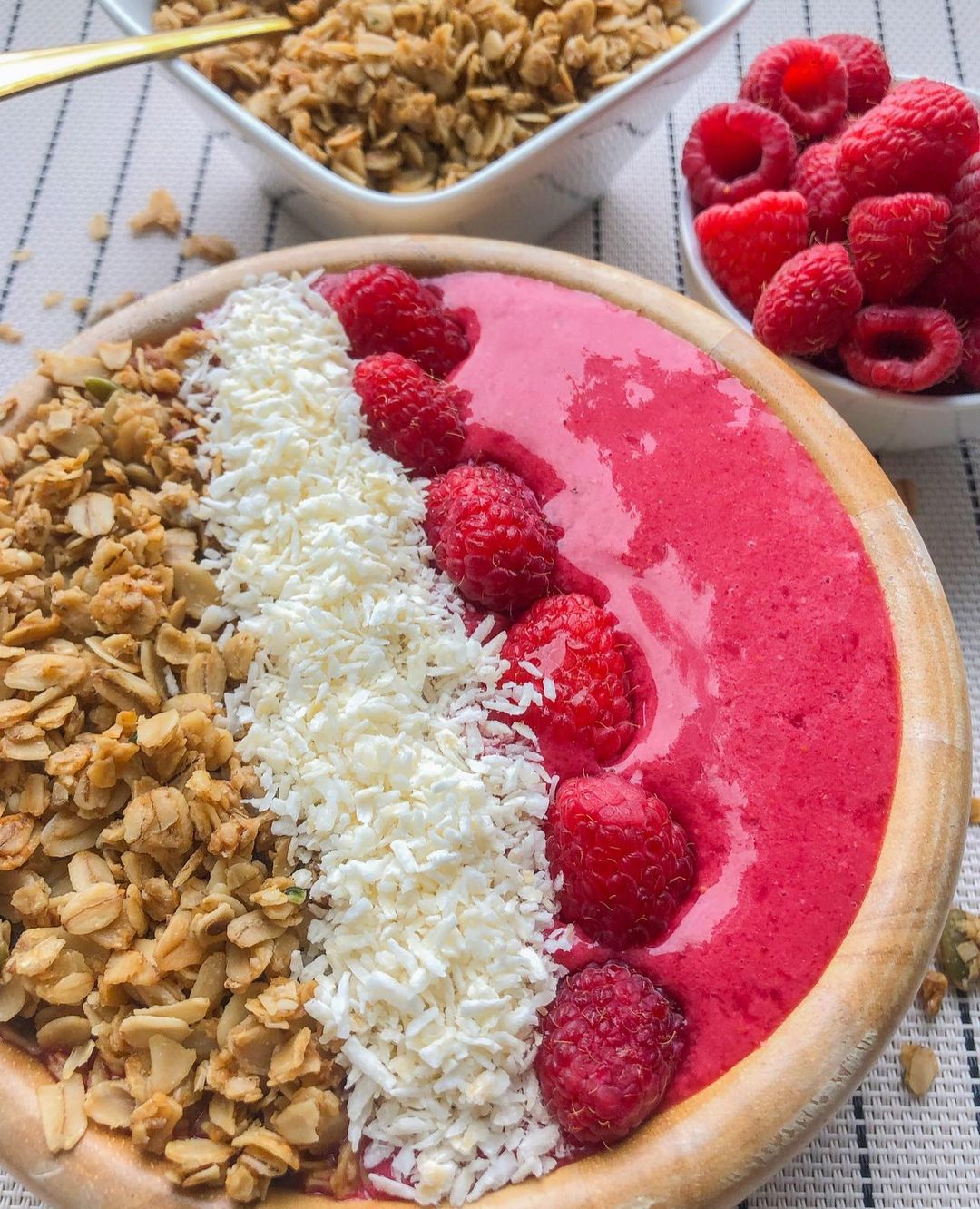 Vegan Omega-3 Pink Smoothie Bowl
