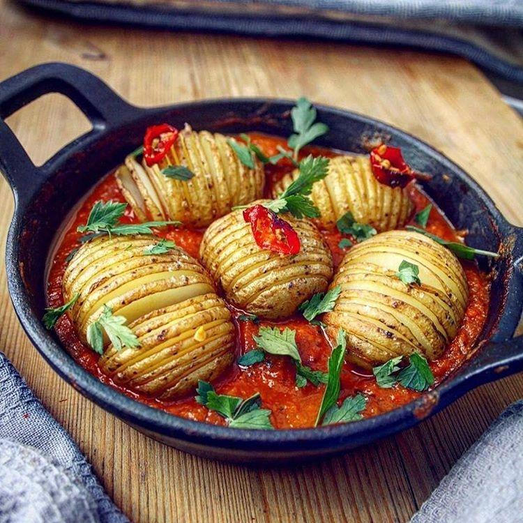 Roasted Garlic and Rosemary Hassleback Potatoes in Rich Tomatoey Sauce