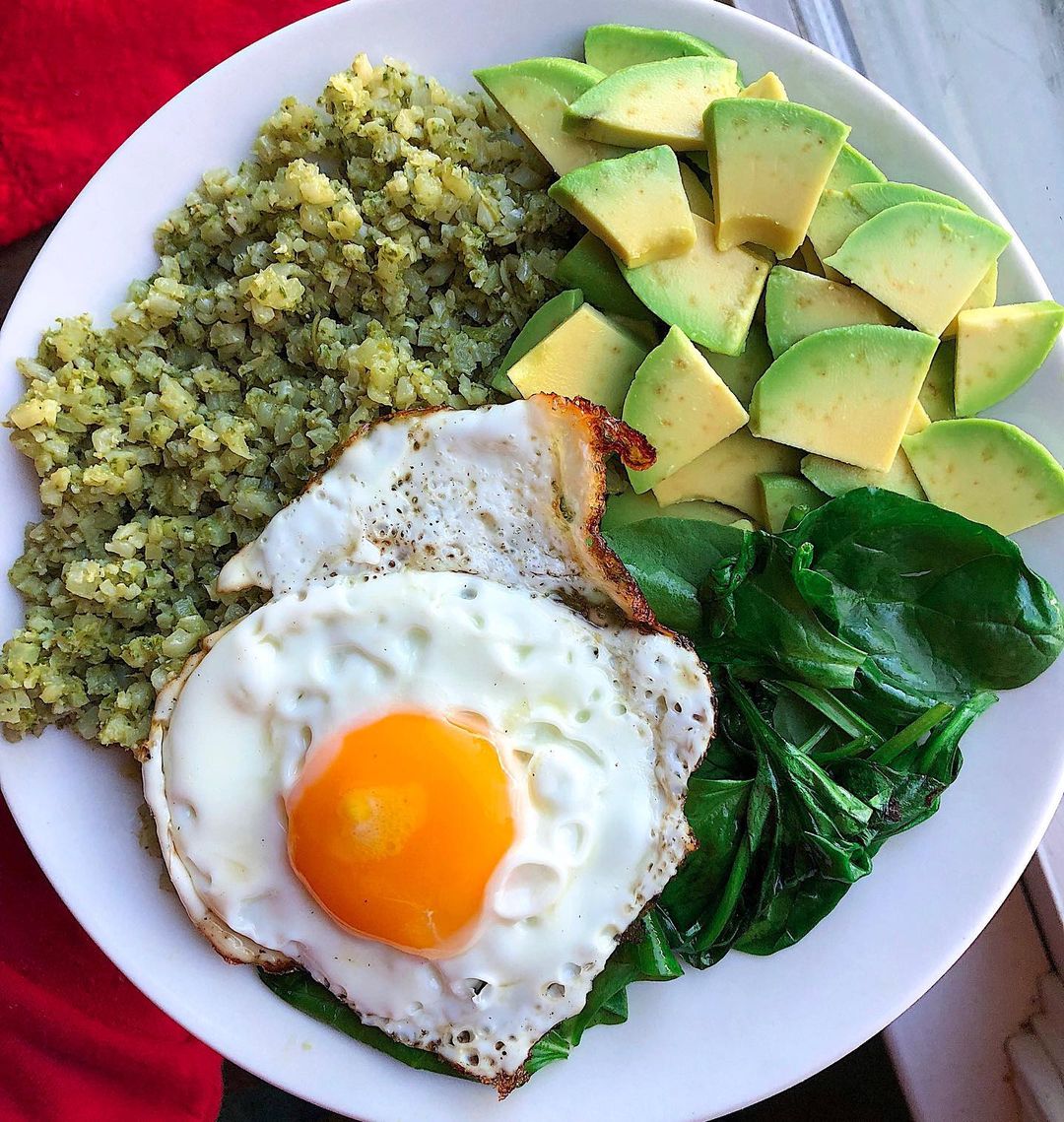 Fried Egg with Cauliflower Rice and Pesto