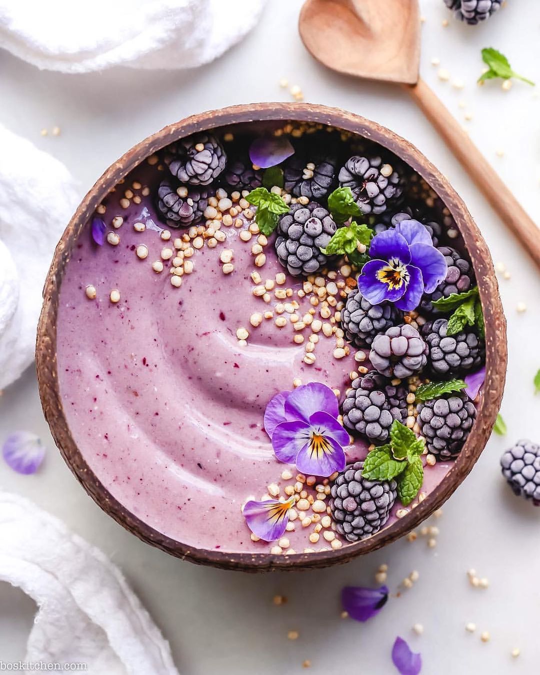 Refreshing Blackberry Banana Smoothie Bowl