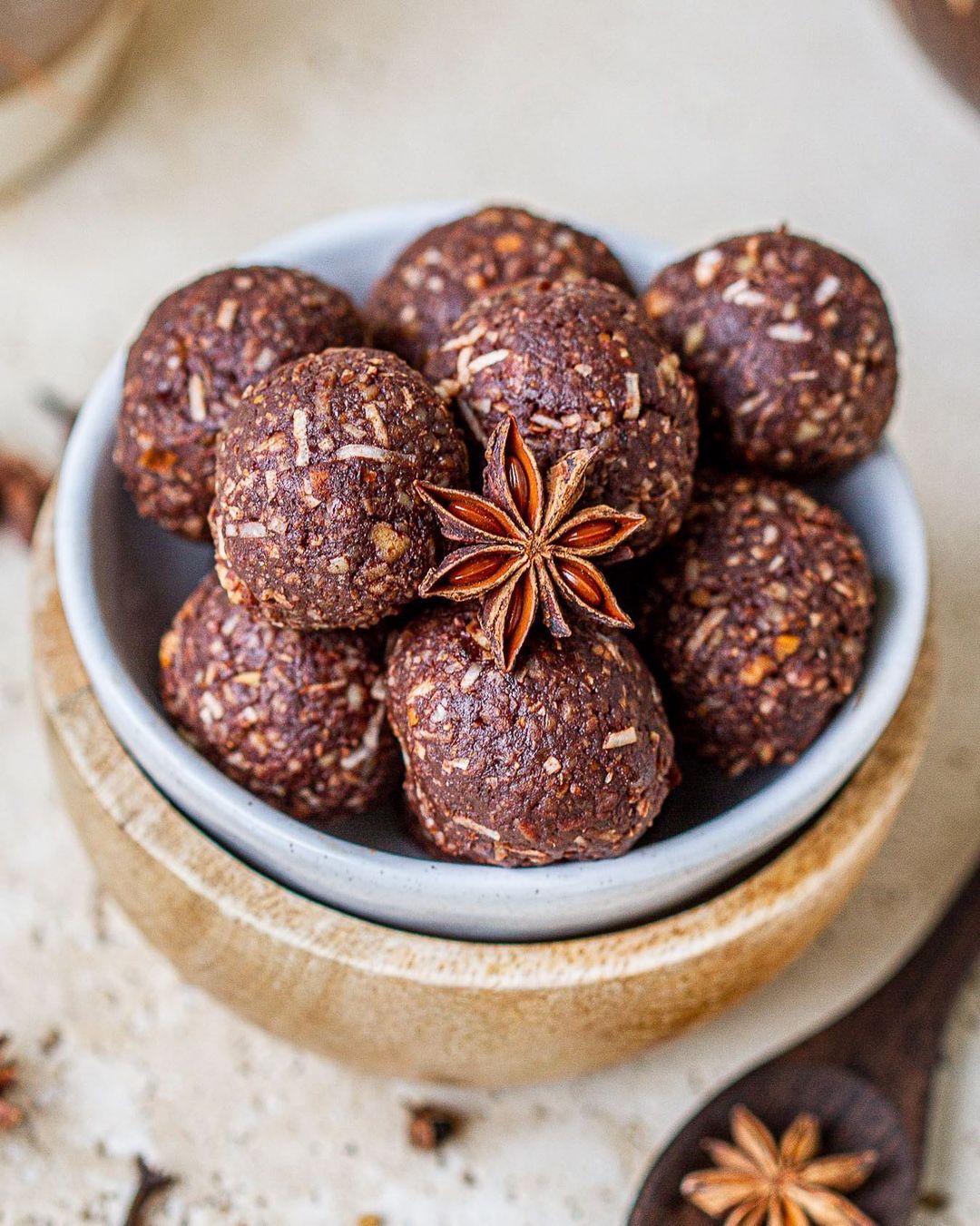 Healthy Bliss Balls with Nuts and Cacao