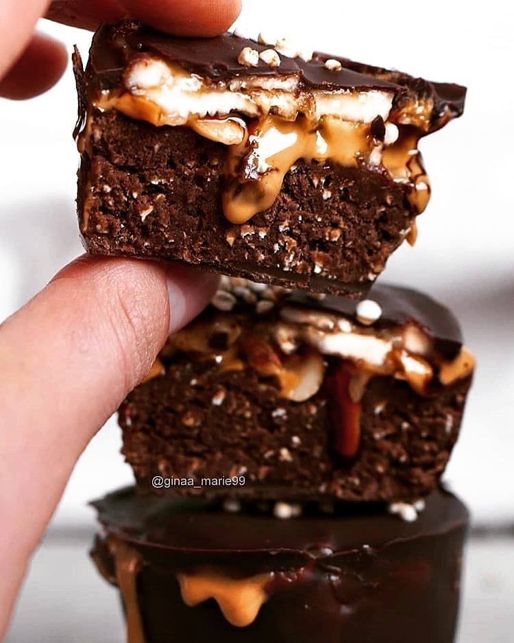 No-Bake Vegan Peanut Caramel Banana Cups