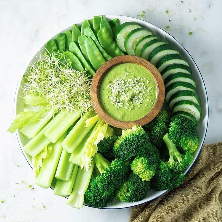 Energy Green Bowl with Spinach Hummus