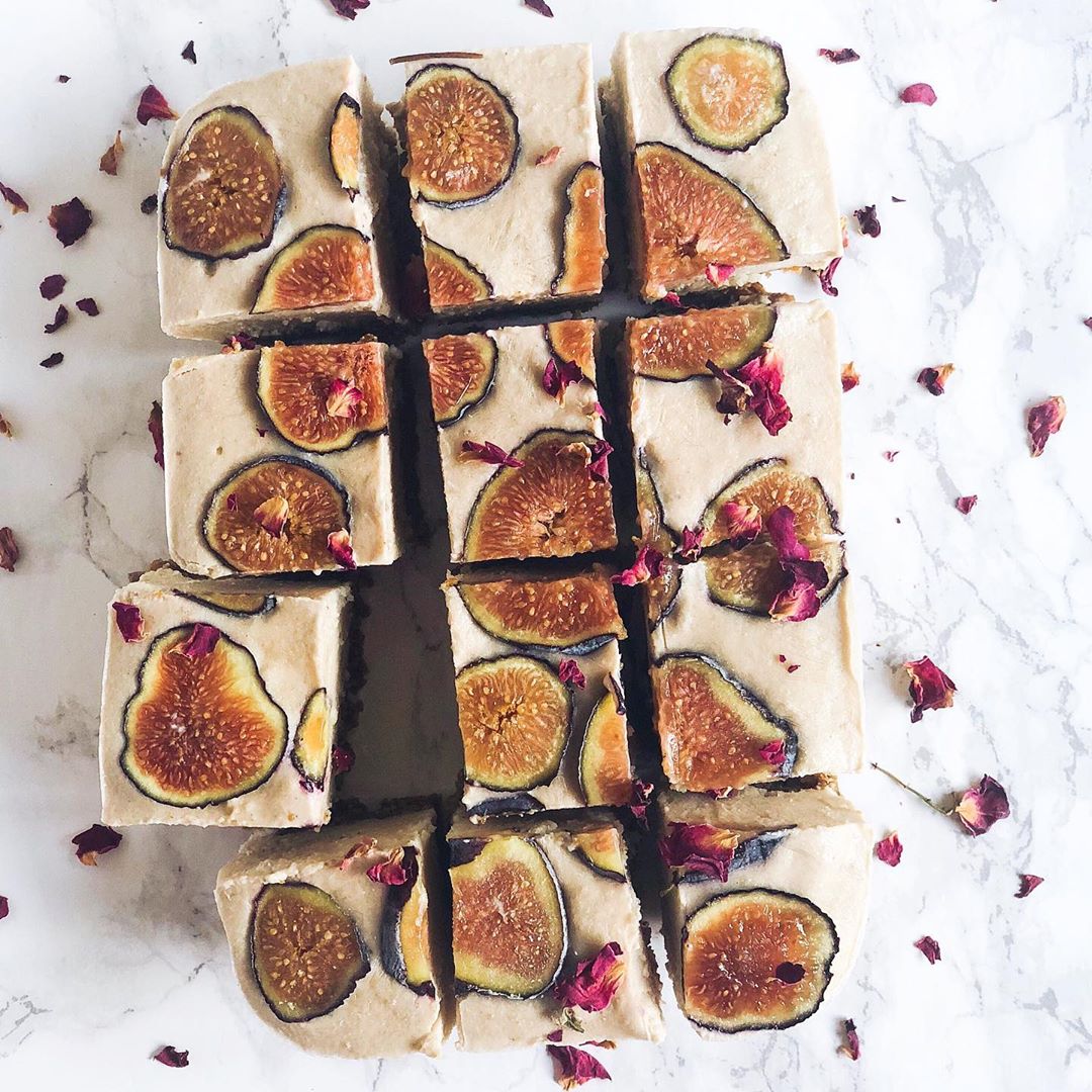 Raw Fig Cheesecake Bars