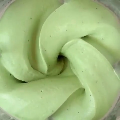 Hypnotizing Green Smoothie Bowls