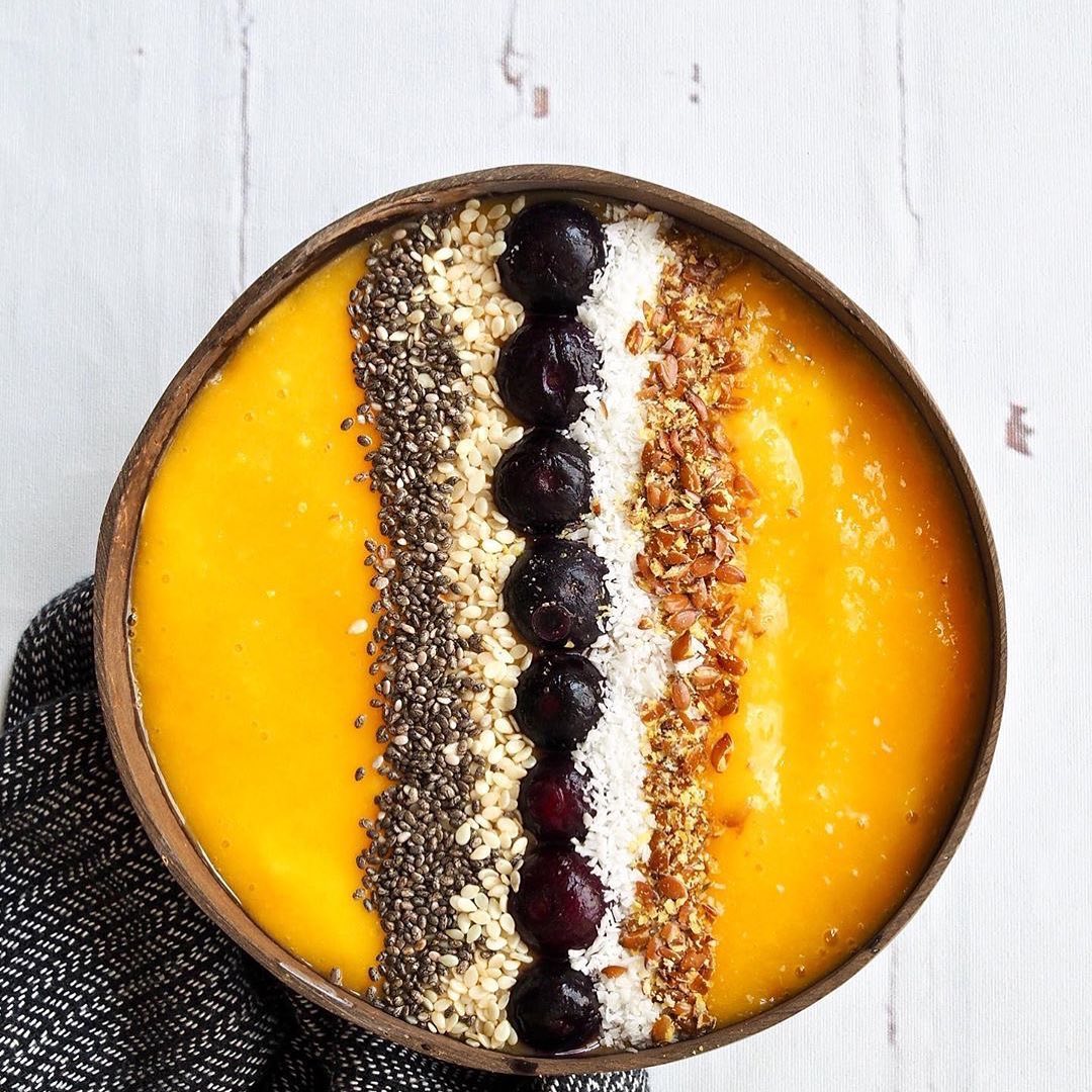 Delicious Mango Peach Smoothie Bowl for Weekend