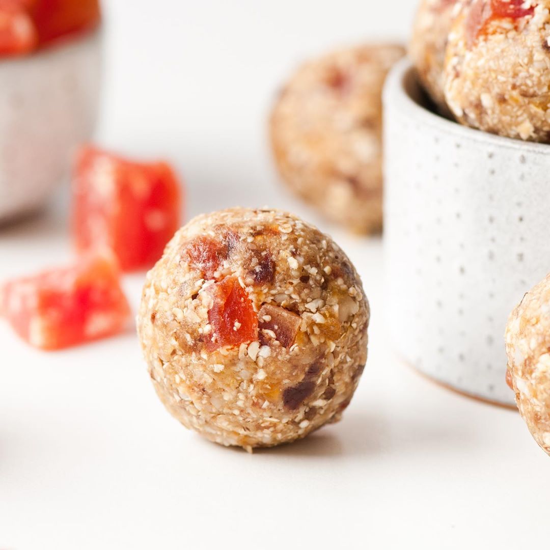 Papaya Energy Balls with Oats and Nuts