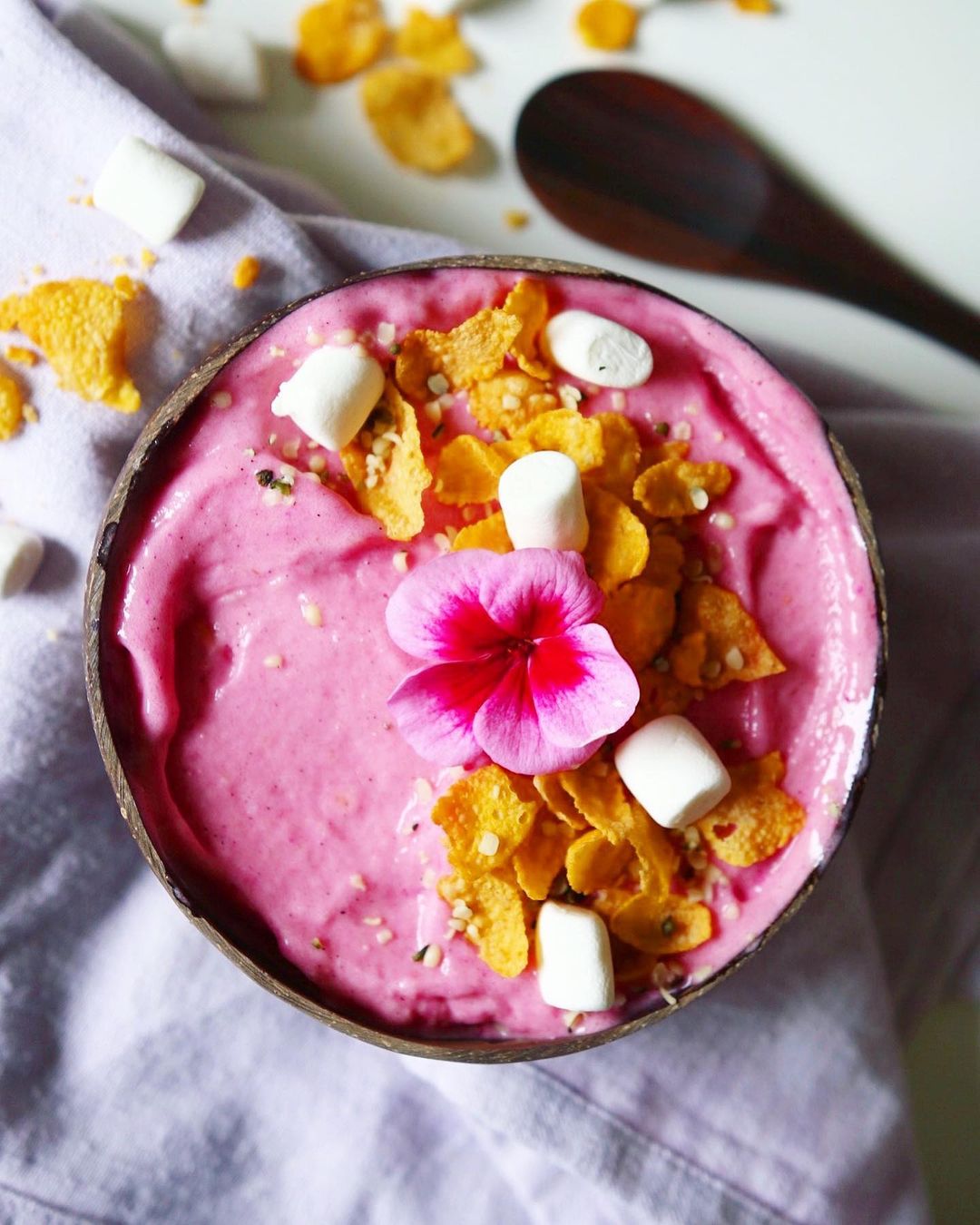 Tropical Sweet Smoothie Bowl