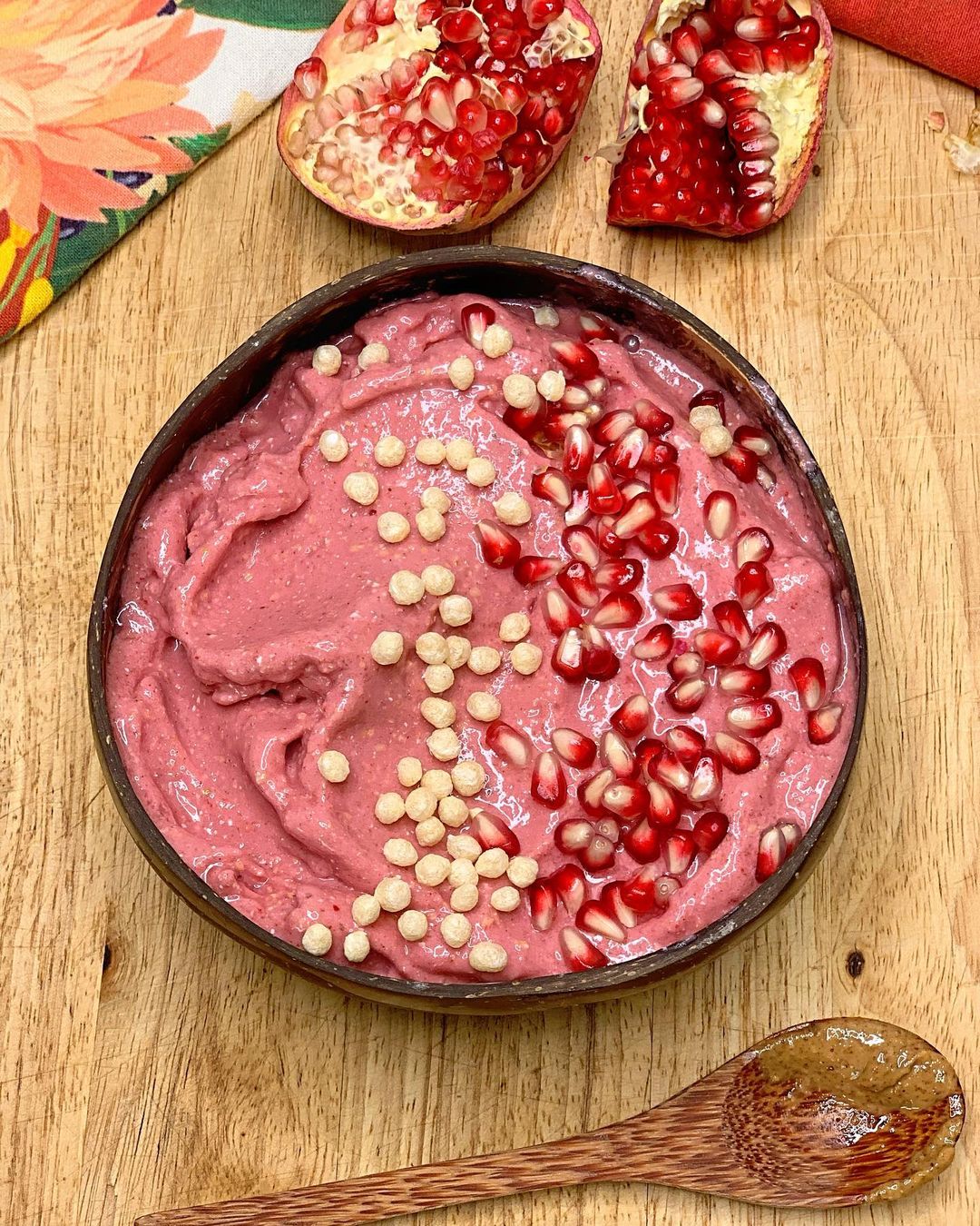 Oats and Pomegranate Smoothie Bowl