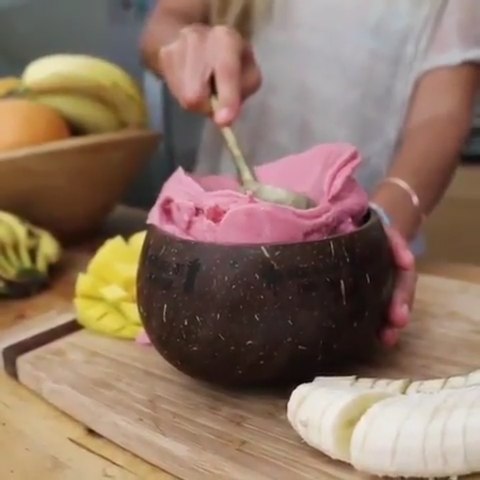 Strawberry Vanilla Nicecream with Frozen Fruits