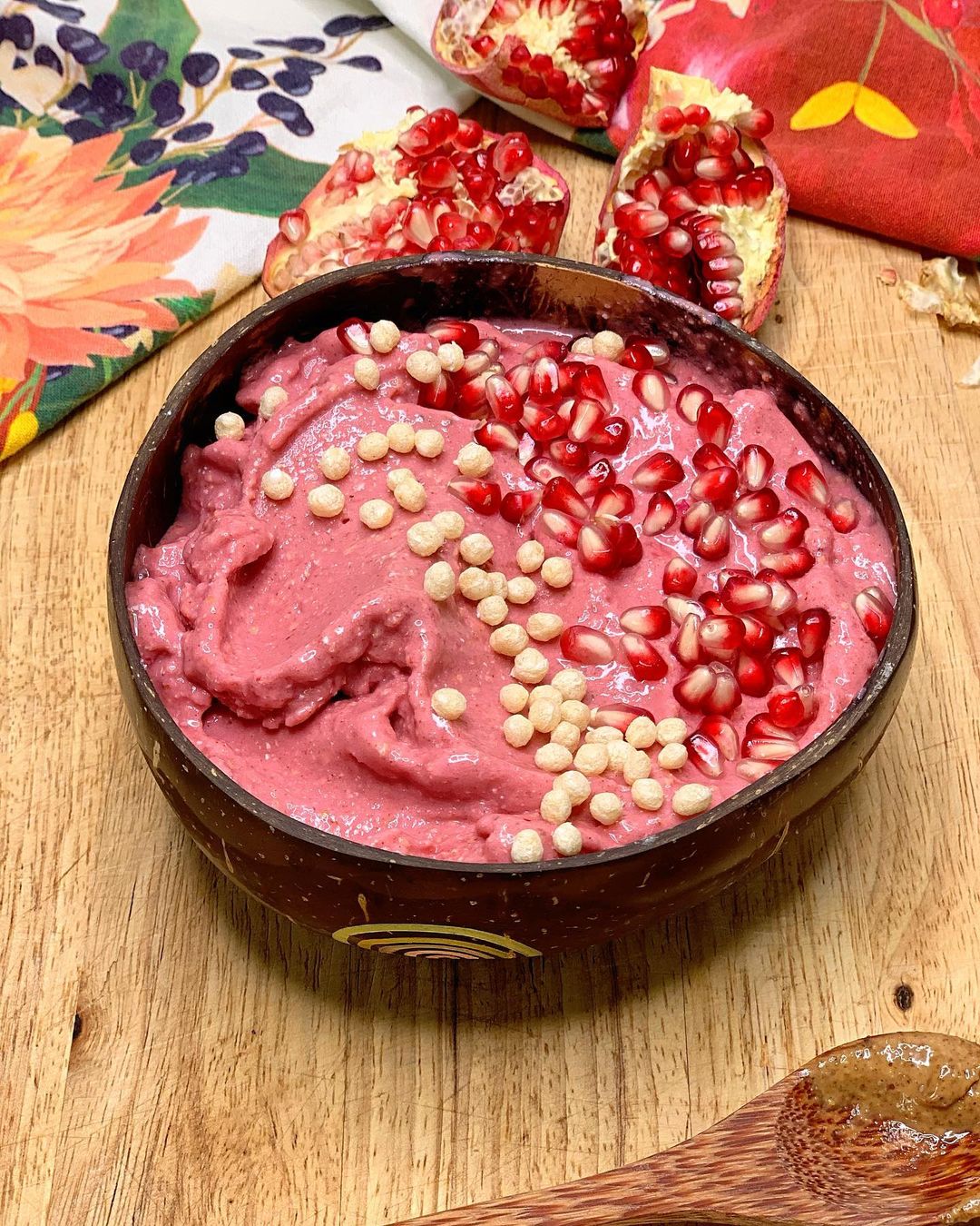 Oats and Pomegranate Smoothie Bowl