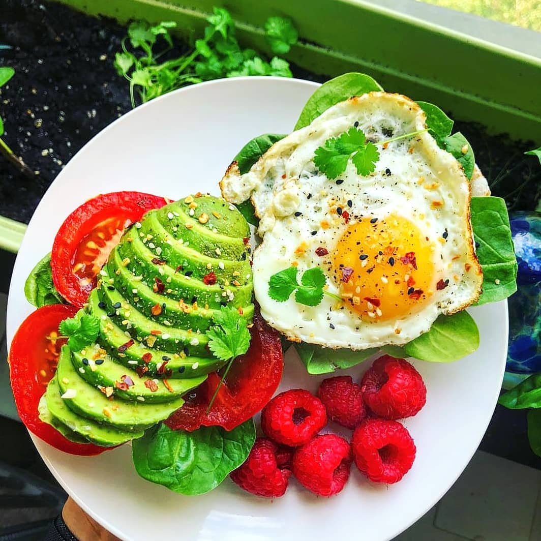 Savory Rice Cake Breakfast with Egg and Veggies