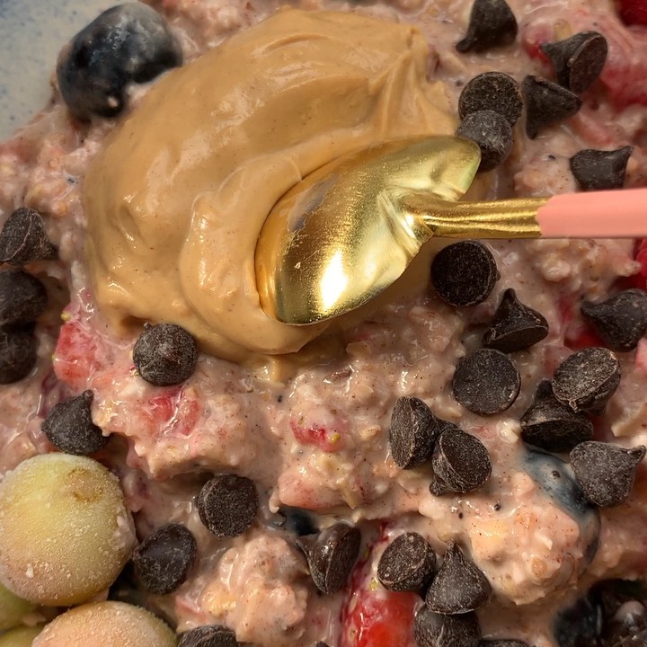 Creamy Tahini Overnight Oats