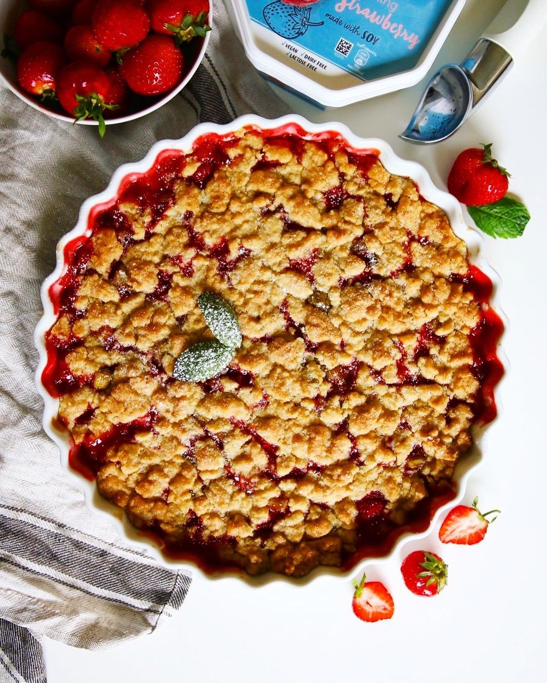 Rhubarb and Strawberry Pie