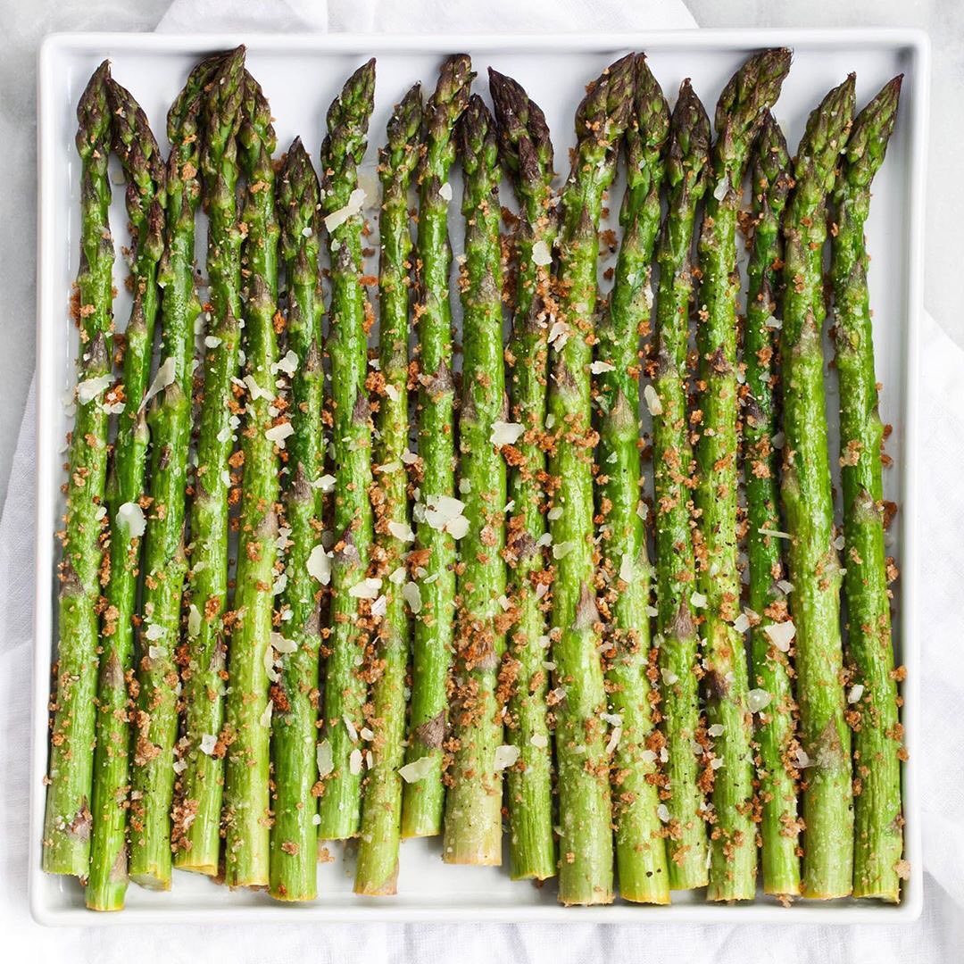 Vegan Cheesy Roasted Asparagus