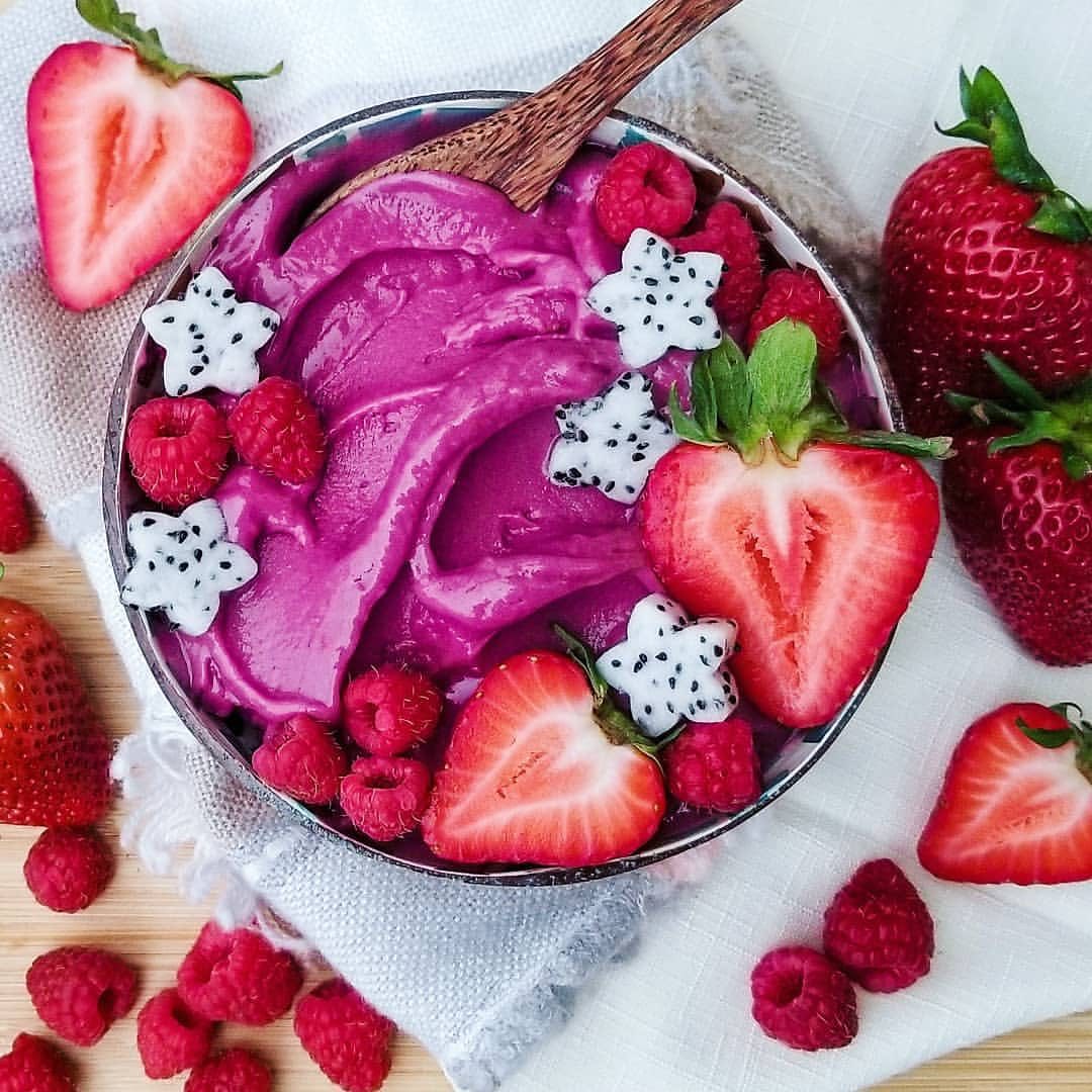 Berry Banana Spirulina Smoothie