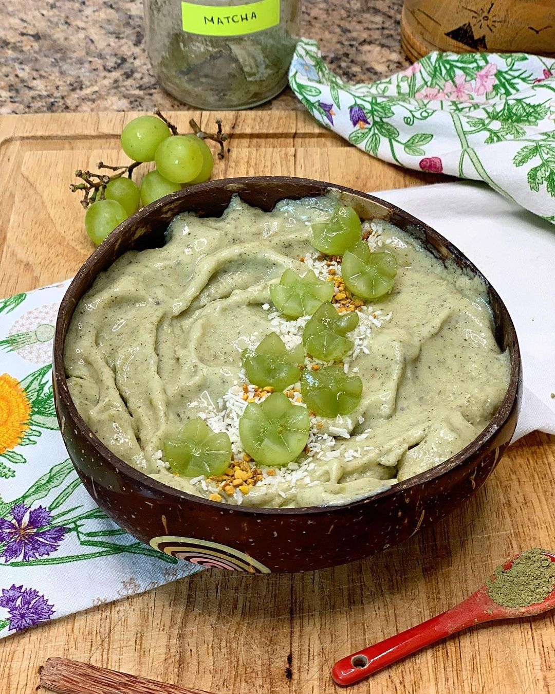Matcha and Green Grapes Smoothie Bowl