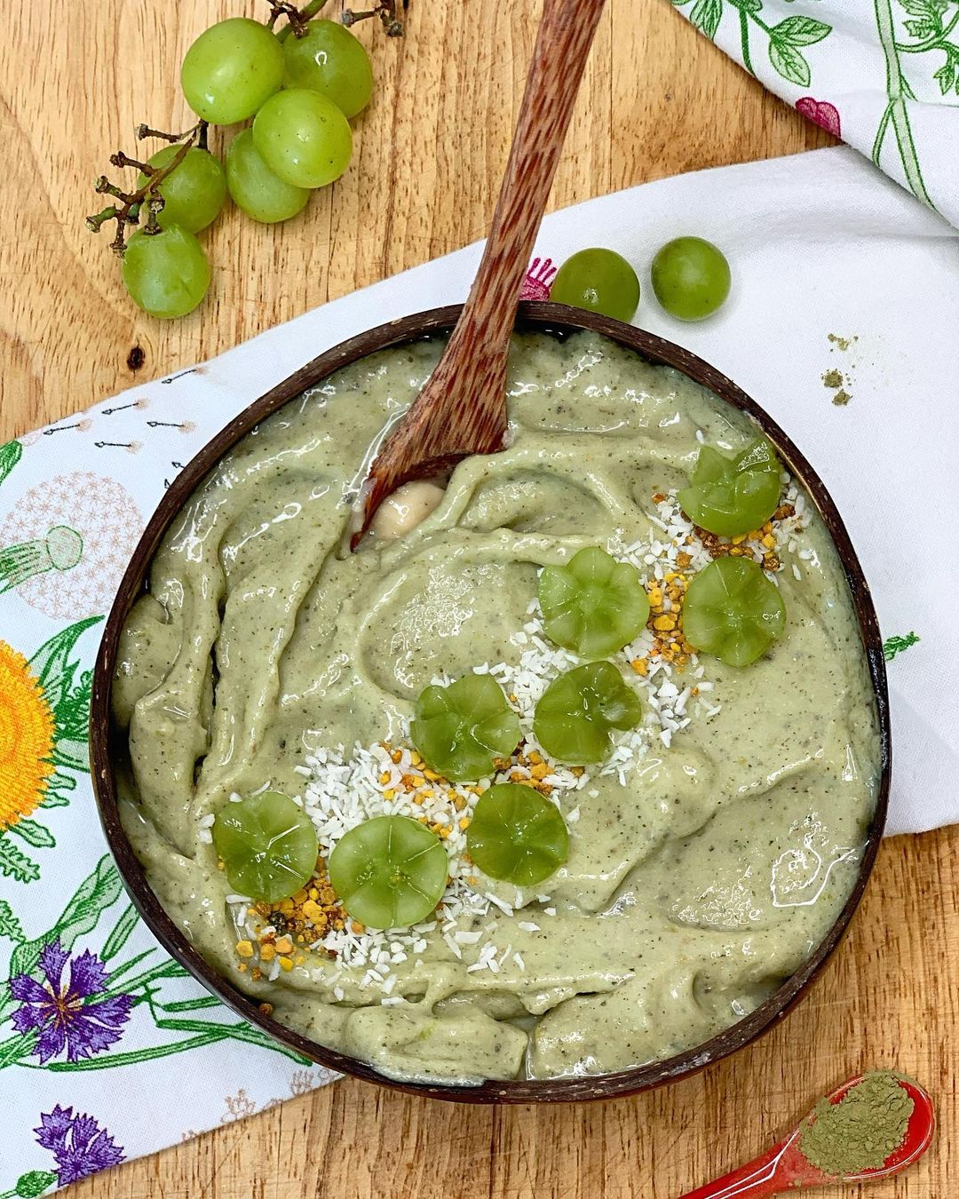 Matcha and Green Grapes Smoothie Bowl