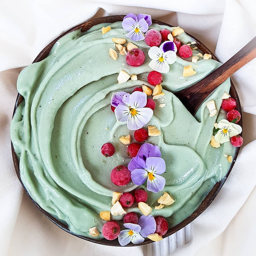 Green Smoothie with Flower Topping